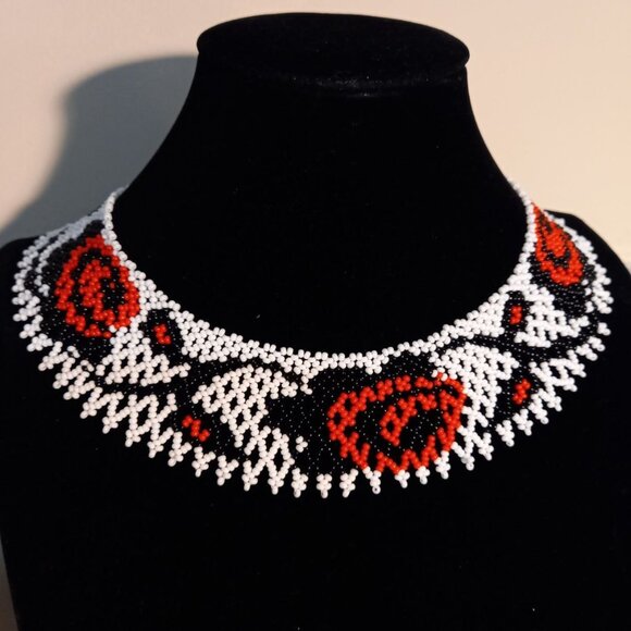 🌹 Sylianka "Roses" – Handmade Beaded Necklace - Picture 1 of 4